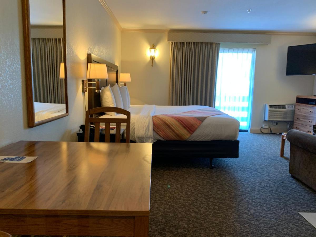 Coachman Inn Оук-Харбор Экстерьер фото