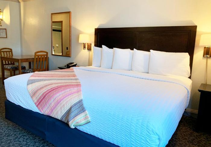 Coachman Inn Оук-Харбор Экстерьер фото