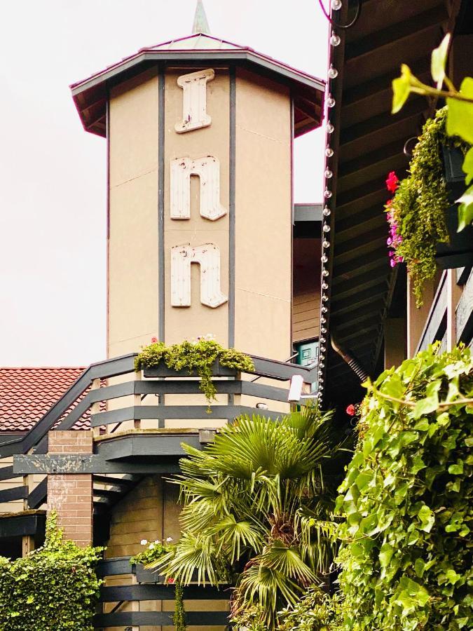 Coachman Inn Оук-Харбор Экстерьер фото