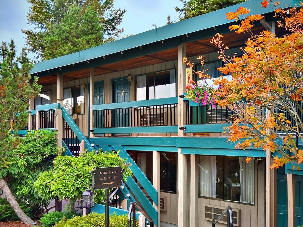 Coachman Inn Оук-Харбор Экстерьер фото