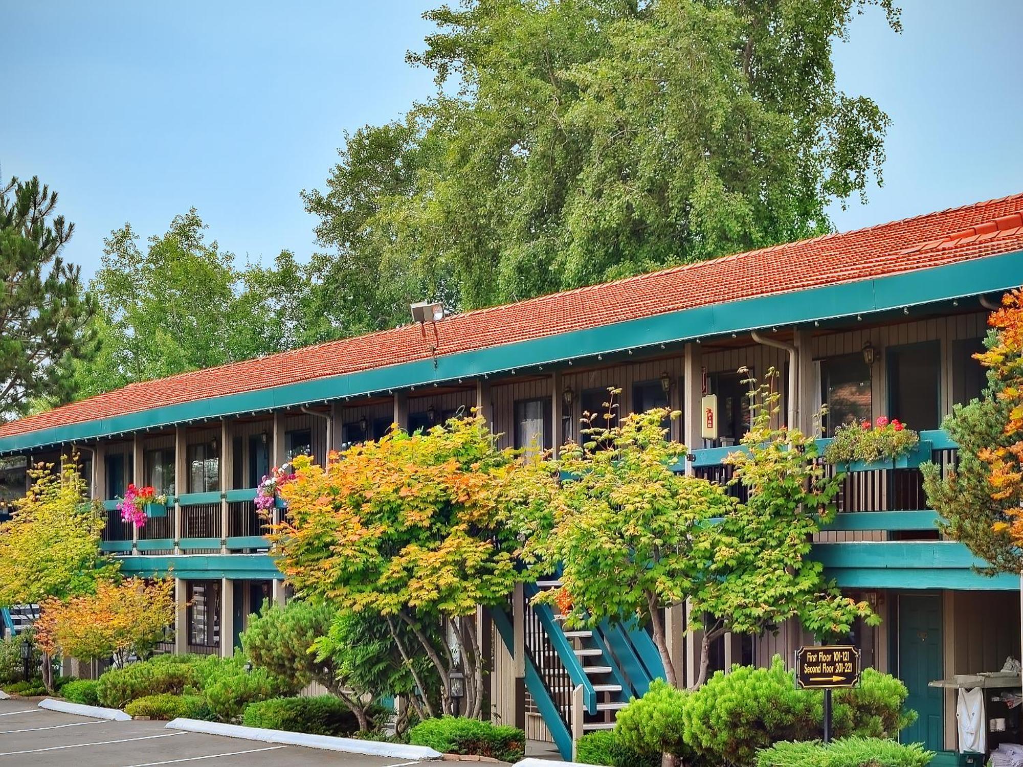 Coachman Inn Оук-Харбор Экстерьер фото